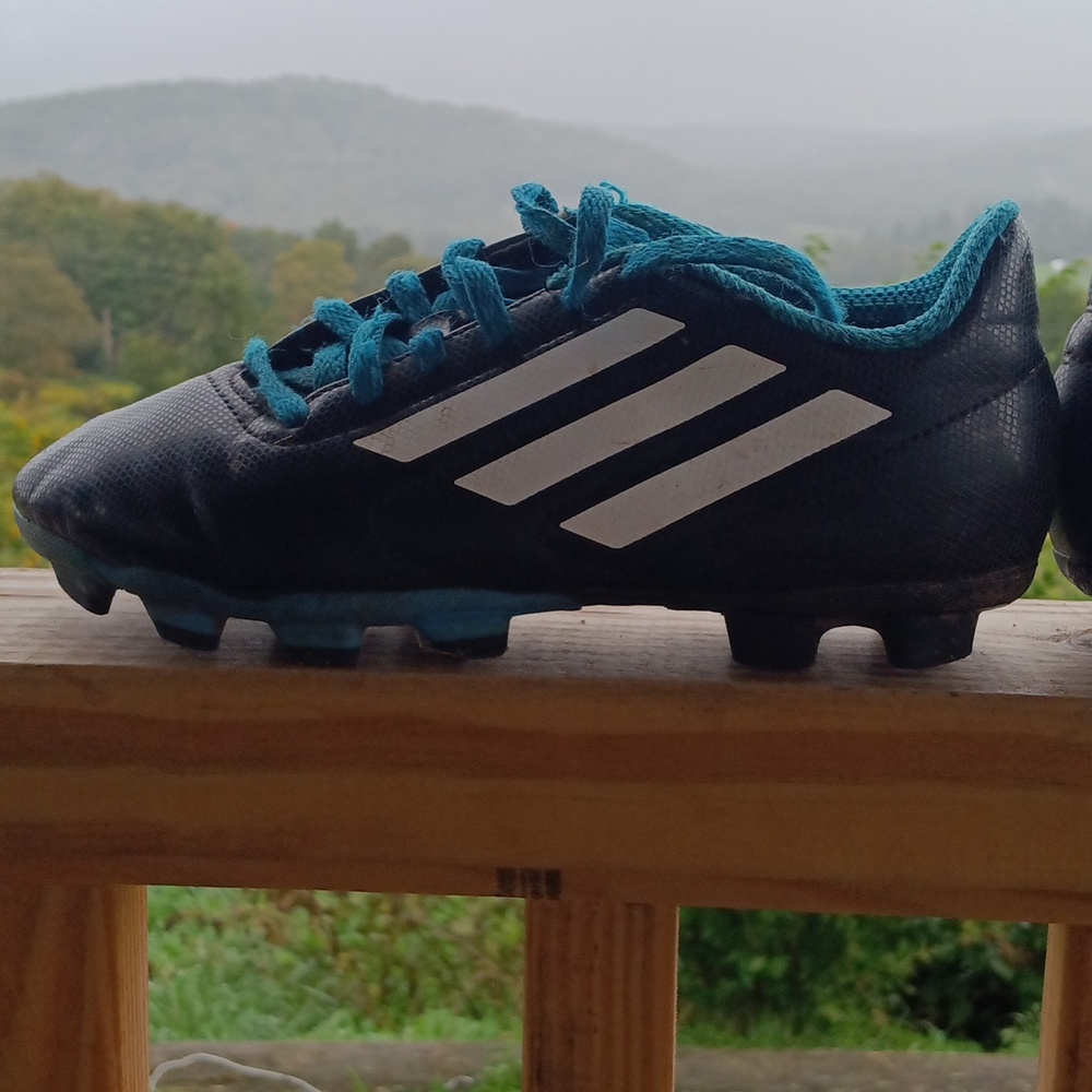 Kids soccer cleats